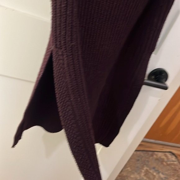 Deep eggplant knitted tunic sweater with small side slits - Picture 3 of 4